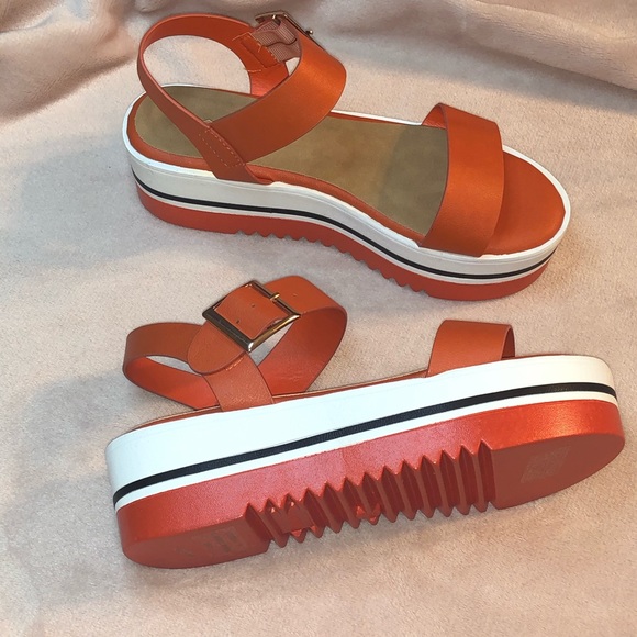 Platform Sandals! - Picture 3 of 4